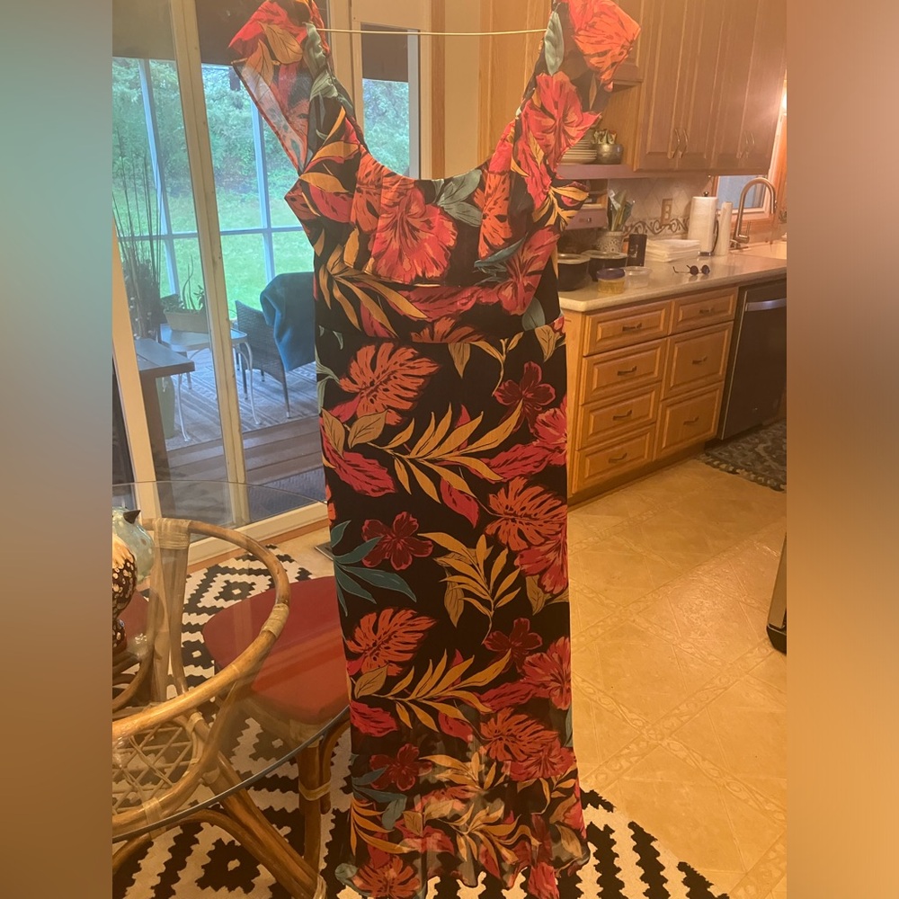 $118 Kensie Tropical Print Shimmery Ruffle Chiffon midi dress, floral. Size 10. - Picture 12 of 16